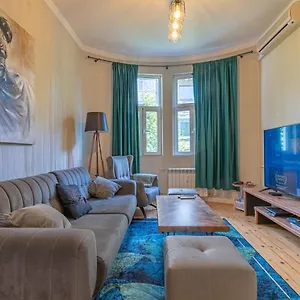 5 Seconds Away From The Main Street, Free Secured Parking Daire